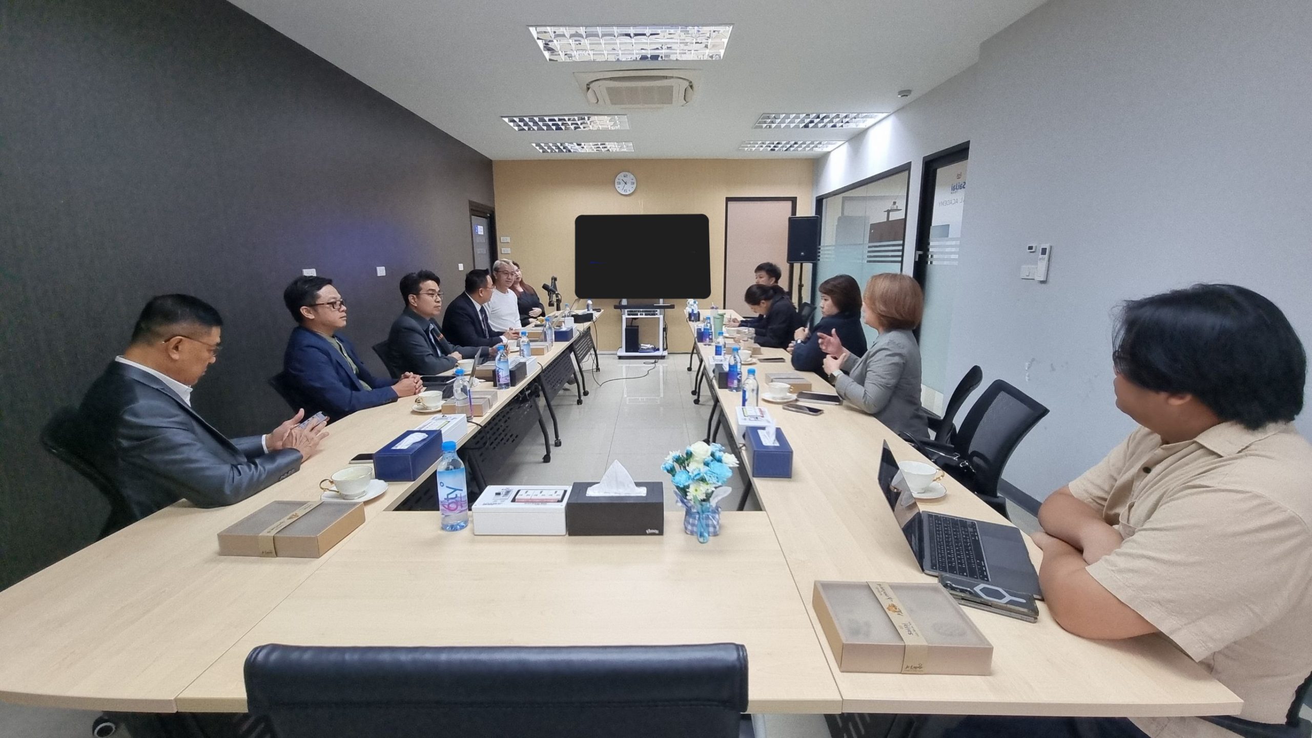 1-ต้อนรับคณะเยี่ยมชมจากมหาวิทยาลัย